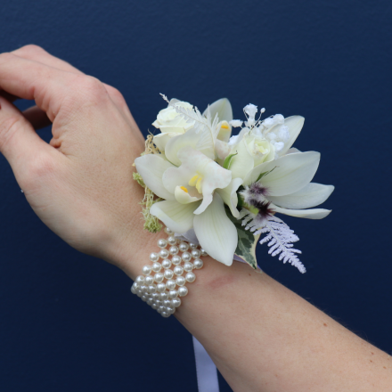 Wrist Corsage Fresh | Classic White