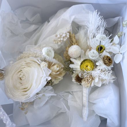 Wrist Corsage Preserved | White