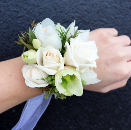 Wrist Corsage Fresh | Classic White