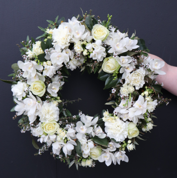 Wreath | Classic White and Green 